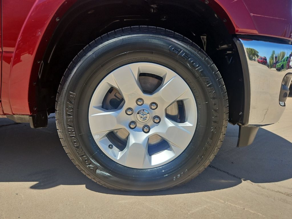 Used 2025 RAM 1500 Big Horn AWD/4WD image 9