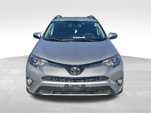 Used 2018 Toyota RAV4 XLE AWD/4WD image 9