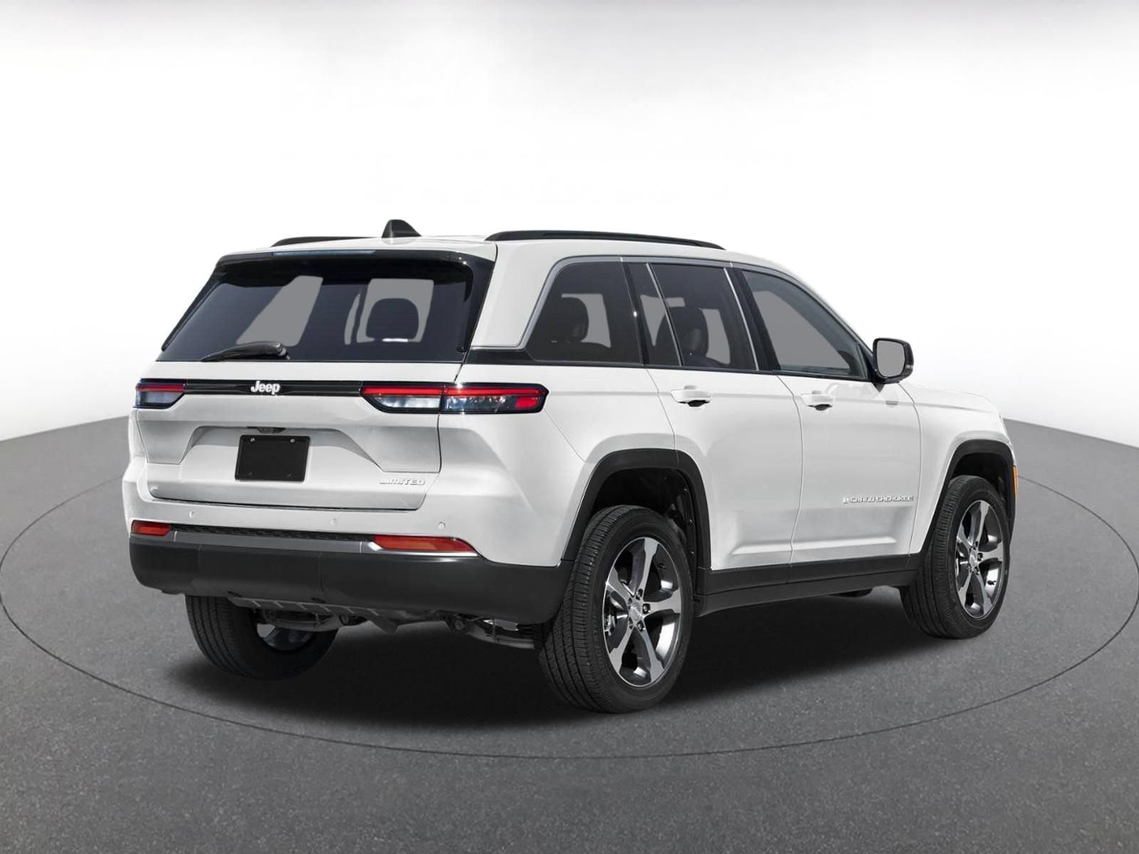 Used 2026 Jeep Grand Cherokee Limited AWD/4WD image 2