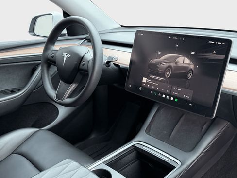 Used 2024 Tesla Model Y Long Range AWD/4WD image 16