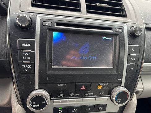 Used 2014 Toyota Camry LE FWD image 16