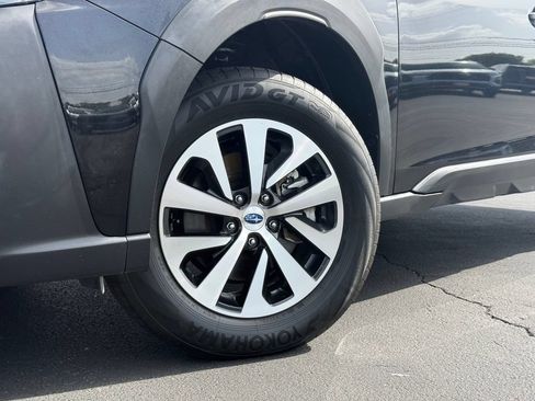Used 2023 Subaru Outback Premium AWD/4WD image 3