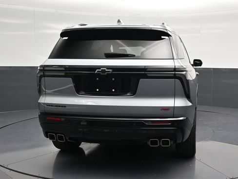 Used 2024 Chevrolet Traverse RS FWD image 2