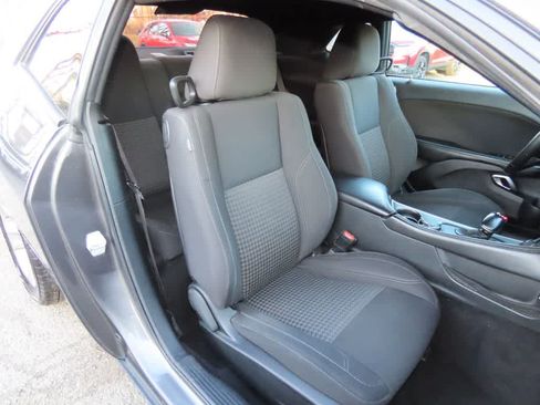 Used 2019 Dodge Challenger SXT image 13