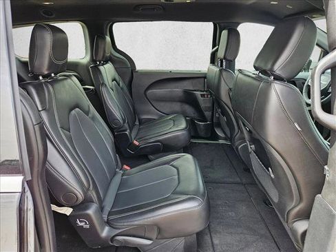Used 2025 Chrysler Pacifica Select FWD image 24