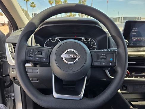 Used 2024 Nissan Rogue SV FWD image 23