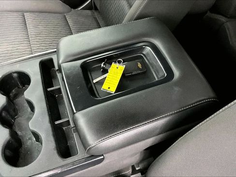 Used 2018 Chevrolet Suburban LS image 14