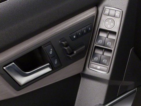 Used 2010 Mercedes-Benz GLK 350 4MATIC image 19