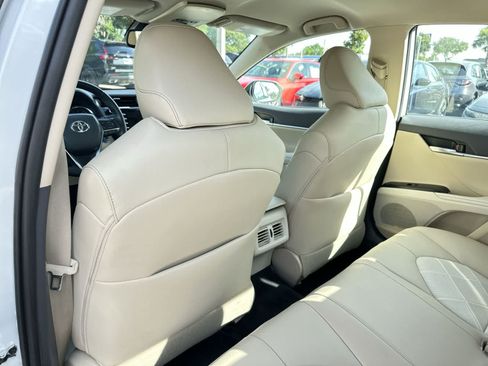 Used 2019 Toyota Camry XLE FWD image 14