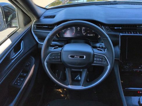 Used 2024 Jeep Grand Cherokee L Laredo image 16