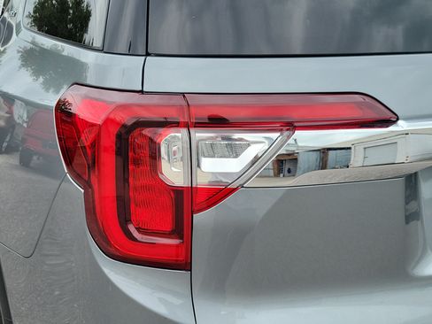 Certified 2023 GMC Acadia SLT FWD image 10