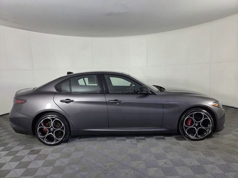 Used 2024 Alfa Romeo Giulia Veloce AWD/4WD image 5