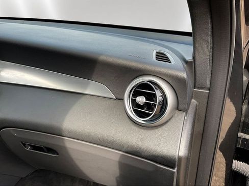 Used 2021 Mercedes-Benz GLC 300 4MATIC image 23