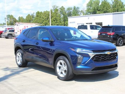 Used 2024 Chevrolet Trax LS w/ LS Convenience Package FWD image 7