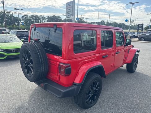 Used 2025 Jeep Wrangler Unlimited Sahara w/ Safety Group AWD/4WD image 8