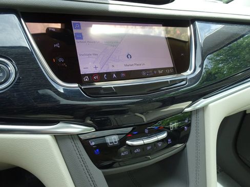 Certified 2024 Cadillac XT6 Premium Luxury w/ Technology Package AWD/4WD image 19
