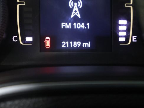 Used 2021 Jeep Cherokee Latitude Lux w/ Mopar Interior Package image 35