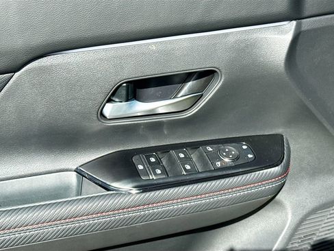 New 2025 Nissan Kicks SR image 18