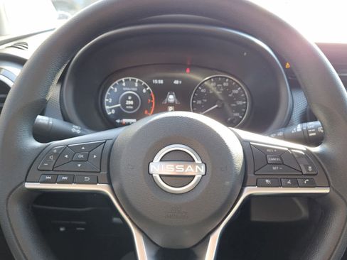 Used 2024 Nissan Kicks SV image 11