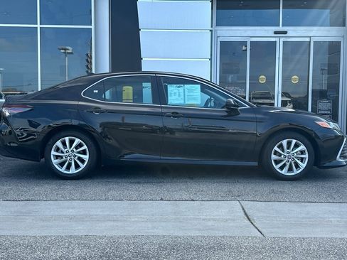 Used 2024 Toyota Camry LE image 3