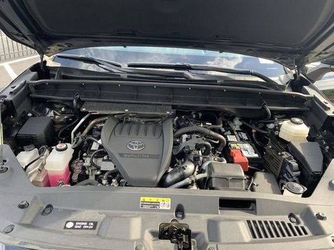Used 2023 Toyota Highlander XLE image 16