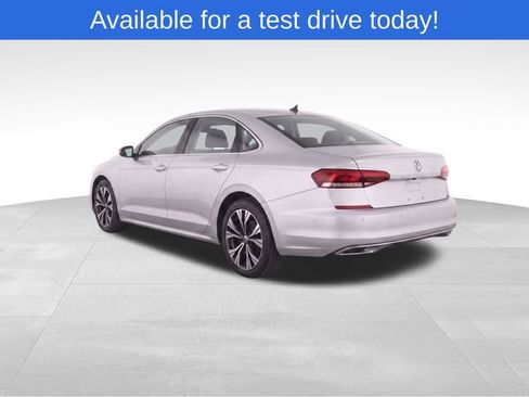 Used 2020 Volkswagen Passat 2.0T SEL FWD image 3