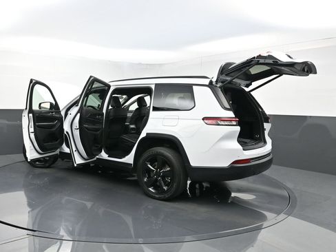 Used 2023 Jeep Grand Cherokee L Laredo image 41