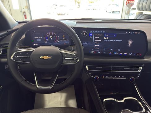 New 2026 Chevrolet Traverse LT w/ LPO, Floor Liner Package image 11