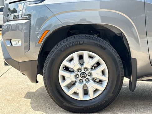 Used 2024 Nissan Frontier SV image 6