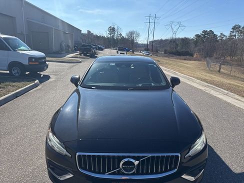 Used 2019 Volvo S60 T5 Inscription image 2