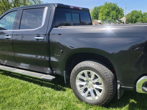 Used 2022 Chevrolet Silverado 1500 LTZ w/ Z71 Off-Road Package AWD/4WD image 13