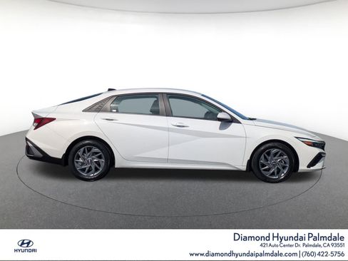 Certified 2024 Hyundai Elantra SEL FWD image 24