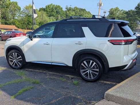 Used 2022 Nissan Pathfinder Platinum w/ Cargo Package AWD/4WD image 5