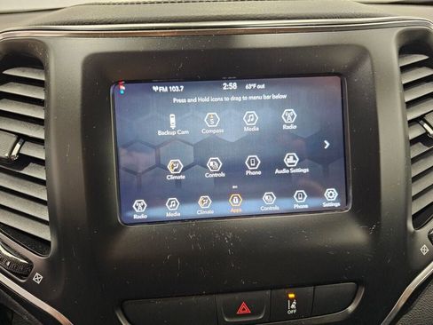 Used 2021 Jeep Cherokee Latitude image 12