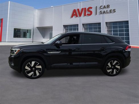 Used 2025 Volkswagen Atlas Cross Sport SE image 2