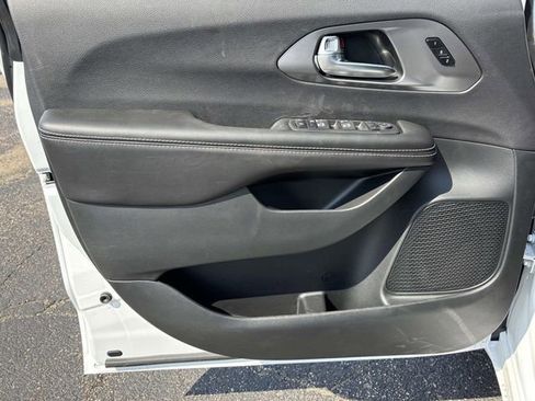 New 2026 Chrysler Pacifica Select image 17