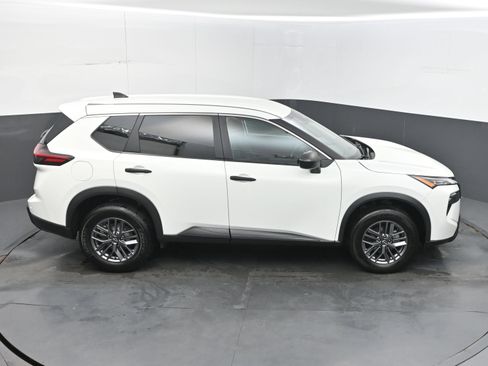 Used 2024 Nissan Rogue S AWD/4WD image 37