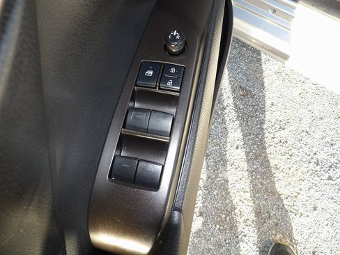 Used 2021 Toyota Camry SE image 11