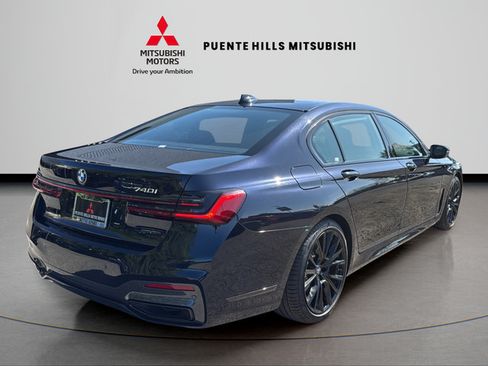 Used 2022 BMW 740i w/ M Sport Package RWD image 5