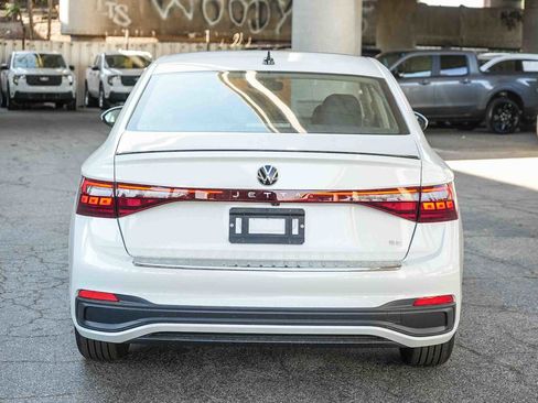 New 2026 Volkswagen Jetta SE image 7