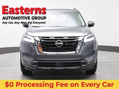 Used 2025 Nissan Pathfinder SV FWD image 2