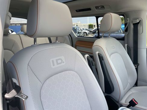 Certified 2025 Volkswagen ID. Buzz 1st Edition RWD image 30