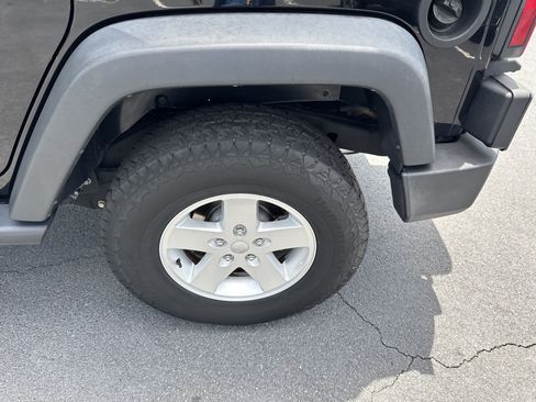 Used 2018 Jeep Wrangler Unlimited Sport S AWD/4WD image 12