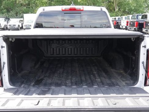 Used 2024 Chevrolet Colorado ZR2 w/ Technology Package AWD/4WD image 11