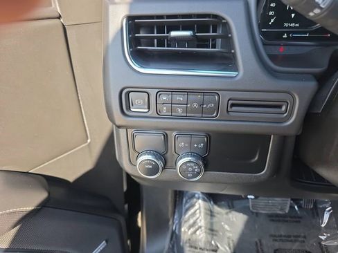 Certified 2022 GMC Yukon SLT w/ SLT Luxury Package image 5