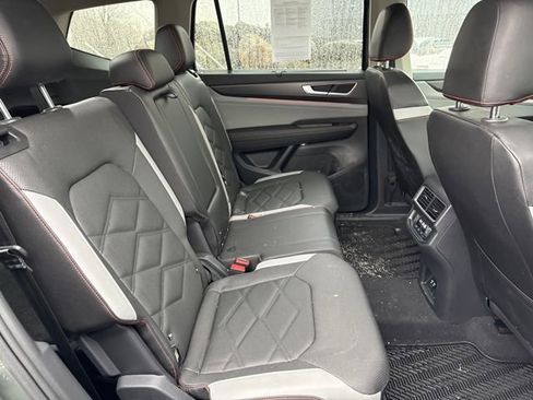 Used 2025 Volkswagen Atlas Peak Edition SE image 14