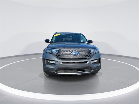 Used 2023 Ford Explorer XLT w/ Equipment Group 202A image 3