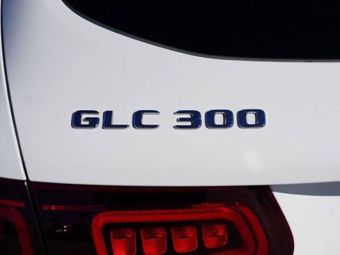 Used 2022 Mercedes-Benz GLC 300 4MATIC w/ Premium Package Lite image 9