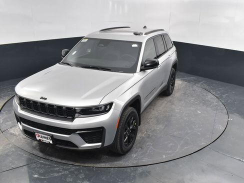New 2026 Jeep Grand Cherokee Altitude AWD/4WD image 30