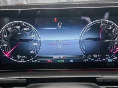 Used 2025 Mercedes-Benz GLE 450e 4MATIC image 10